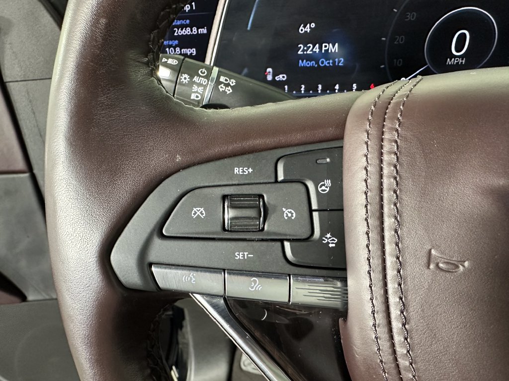 Used 2023 Cadillac Escalade Premium Luxury Platinum w/ LPO, Radiant Package AWD/4WD image 11
