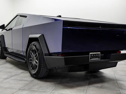 Used 2025 Tesla Cybertruck AWD Crew Cab image 11