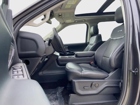 Used 2025 Ford Expedition Platinum AWD/4WD image 19
