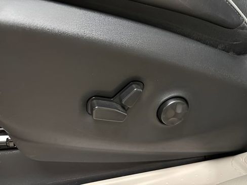 Used 2023 Chrysler Pacifica Limited image 33