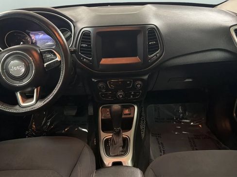 Used 2018 Jeep Compass Sport w/ Tech Group FWD image 16
