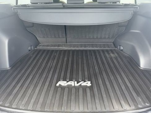 Used 2019 Toyota RAV4 XLE FWD image 31