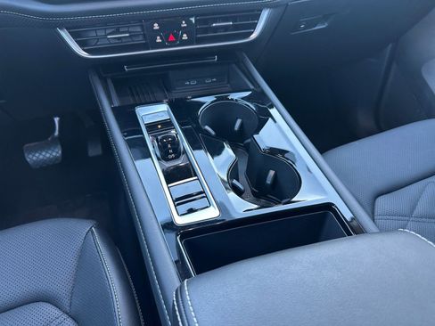 Used 2025 Volkswagen Atlas SE image 41