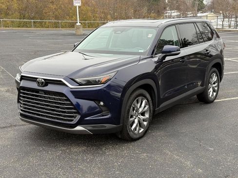 Certified 2025 Toyota Grand Highlander AWD image 11