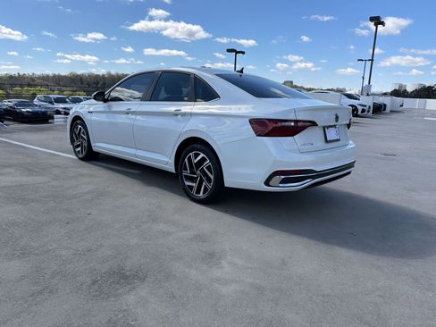 Used 2022 Volkswagen Jetta SEL image 3