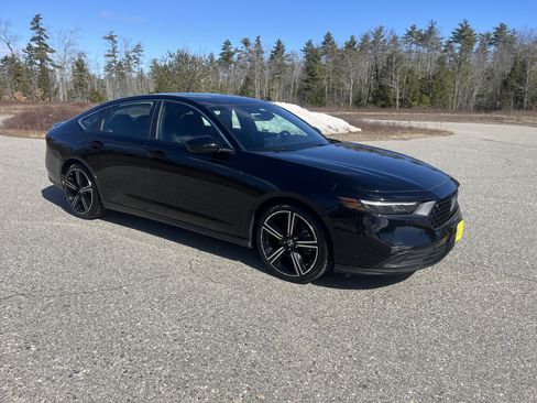 Used 2023 Honda Accord Sport image 3