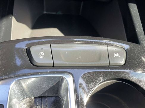 Used 2025 Chevrolet Trax LT w/ Driver Confidence Package FWD image 38