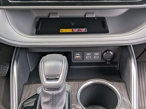 Certified 2025 Toyota Highlander Platinum AWD/4WD image 34