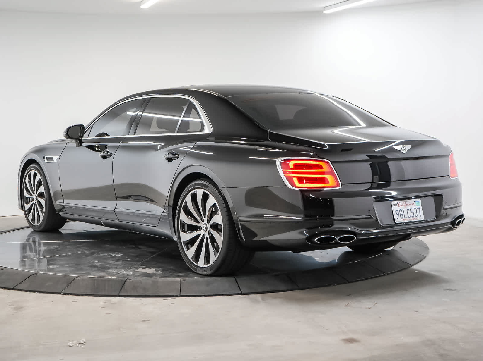 Used 2022 Bentley Flying Spur V8 AWD/4WD image 2