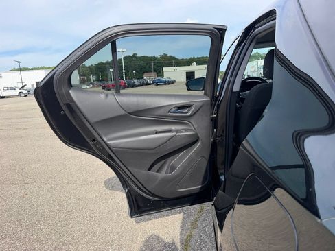 Used 2020 Chevrolet Equinox LT w/ Driver Convenience Package AWD/4WD image 29
