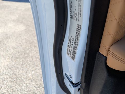 Used 2025 Jeep Grand Cherokee Summit w/ Obsidian Package image 41