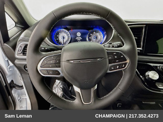 New 2027 Chrysler Pacifica Select FWD image 11