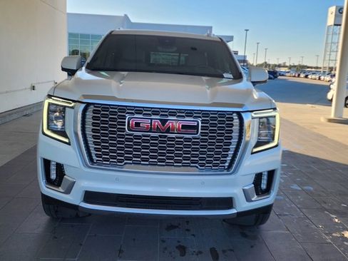 Used 2023 GMC Yukon Denali w/ Denali Reserve Package image 3