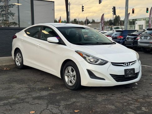 Used 2015 Hyundai Elantra SE image 3