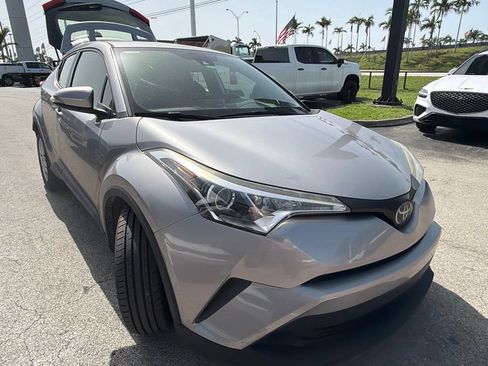 Used 2019 Toyota C-HR LE FWD image 2