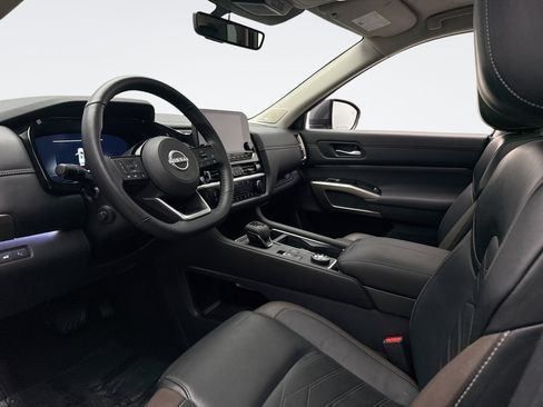 Used 2025 Nissan Pathfinder Platinum w/ Cargo Package image 10