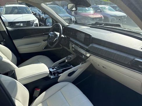 Used 2024 Kia Telluride EX w/ EX Captain's Chair Package image 26