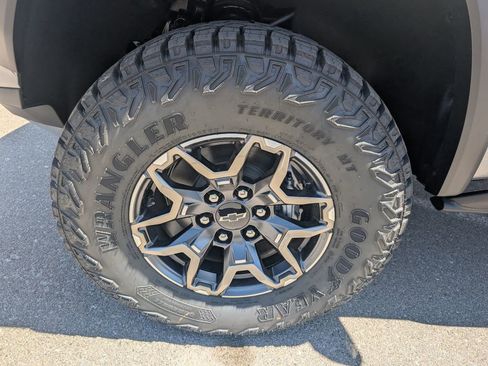 New 2026 Chevrolet Colorado ZR2 w/ Technology Package AWD/4WD image 24