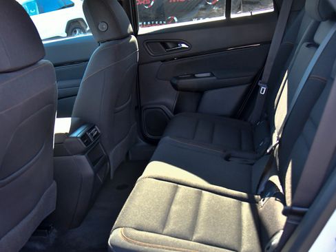 Used 2024 Honda Prologue EX image 37