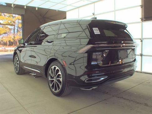 Used 2024 Lincoln Nautilus Reserve image 6