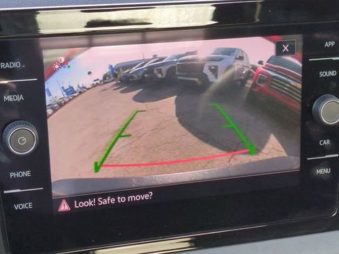 Used 2025 Volkswagen Jetta SE image 25