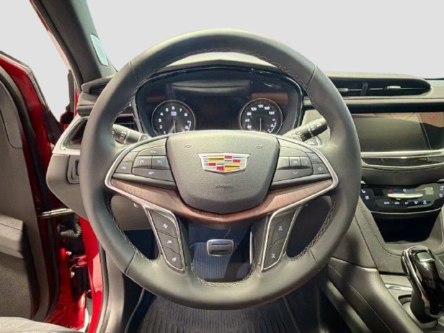Used 2025 Cadillac XT5 Sportv w/ Technology Package AWD/4WD image 9
