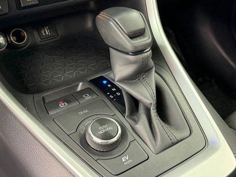 Certified 2025 Toyota RAV4 XLE w/ Convenience Package image 30