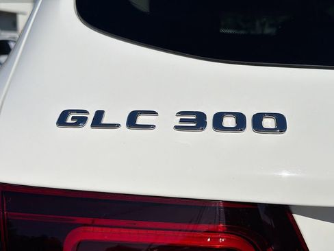Used 2020 Mercedes-Benz GLC 300 4MATIC w/ Multimedia Package image 11