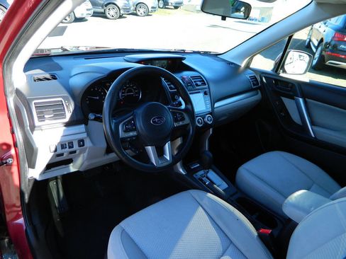 Used 2017 Subaru Forester 2.5i Premium image 11