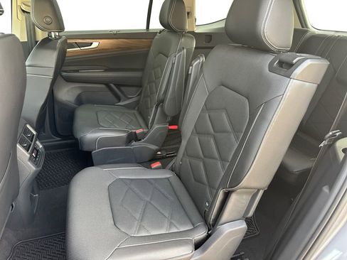 Used 2024 Volkswagen Atlas SE w/ Panoramic Sunroof Package FWD image 22