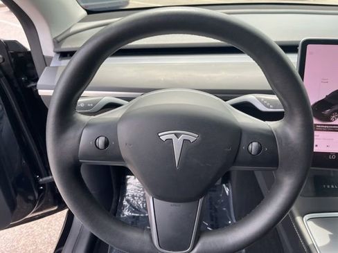 Used 2022 Tesla Model Y Long Range AWD/4WD image 18