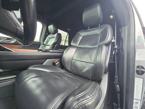 Used 2021 Lincoln Navigator 4WD image 18