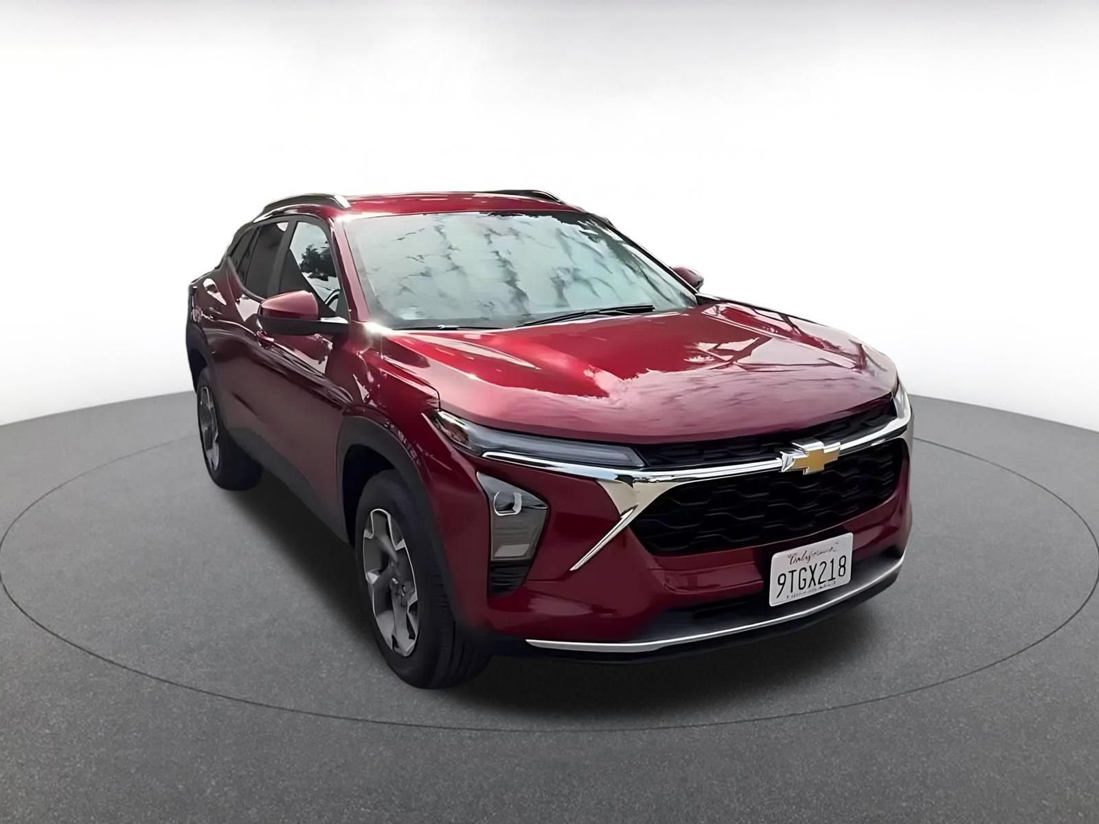 Used 2025 Chevrolet Trax LT w/ LT Convenience Package FWD image 2