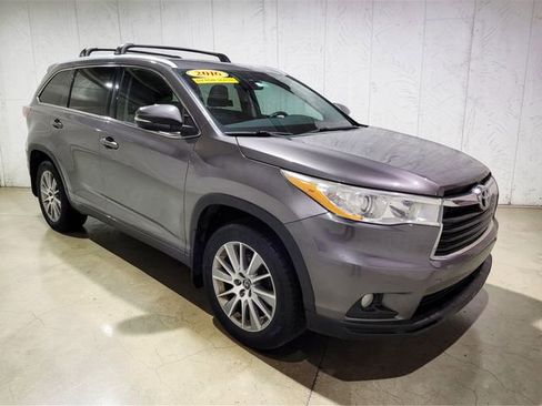 Used 2016 Toyota Highlander XLE image 2
