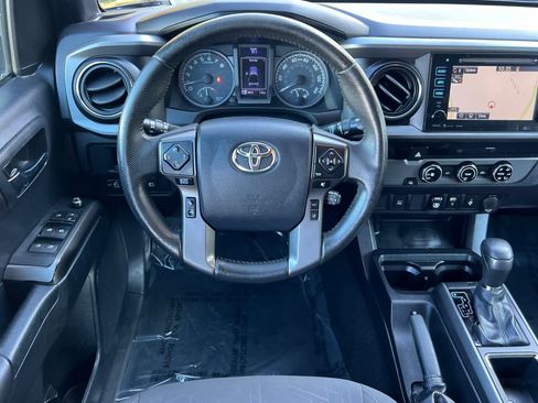 Used 2018 Toyota Tacoma TRD Sport image 14