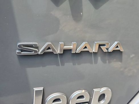 Used 2019 Jeep Wrangler Unlimited Sahara AWD/4WD image 7