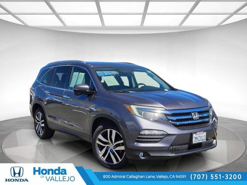 Used 2016 Honda Pilot Touring image 1