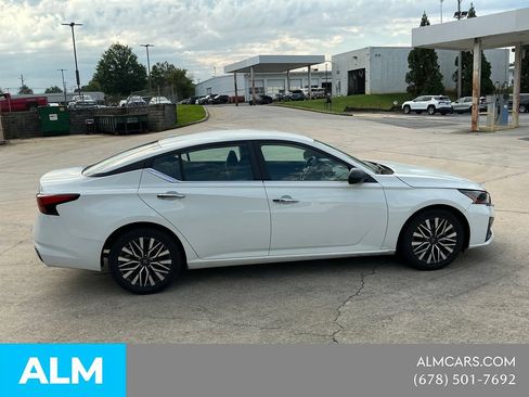 Used 2025 Nissan Altima 2.5 SV FWD image 7