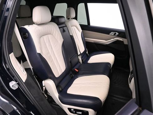 Used 2019 BMW X7 xDrive50i w/ M Sport Package image 21