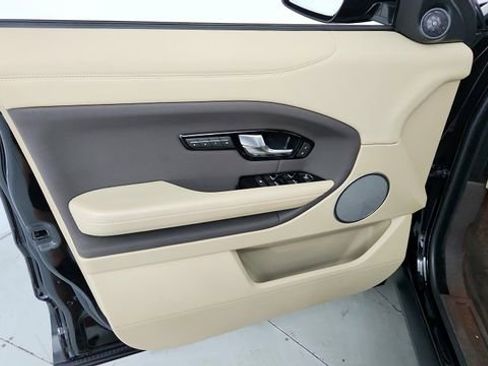 Used 2018 Land Rover Range Rover Evoque SE Premium image 12