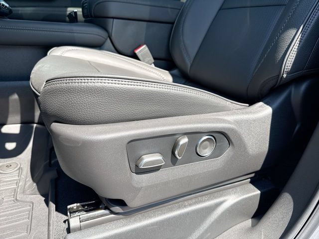New 2026 GMC Yukon Denali AWD/4WD image 12