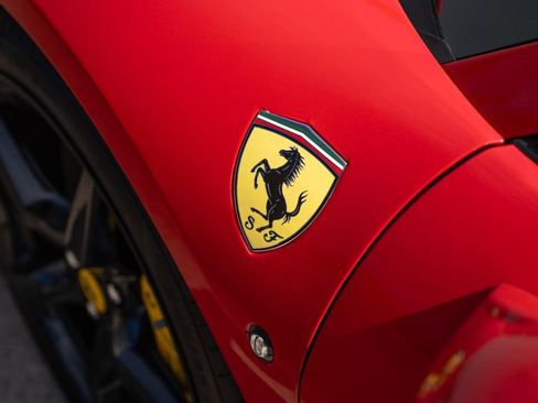 Used 2021 Ferrari F8 Tributo RWD image 17