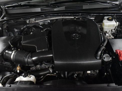 Used 2021 Toyota Tacoma TRD Off-Road w/ Technology Package image 9