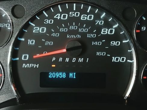 Used 2025 Chevrolet Express 2500 w/ Driver Convenience Package RWD image 18