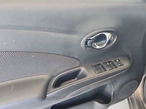 Used 2015 Nissan Versa SV w/ SV Tech Package image 15