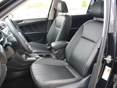 Certified 2024 Volkswagen Tiguan SE w/ Panoramic Sunroof Package AWD/4WD image 7