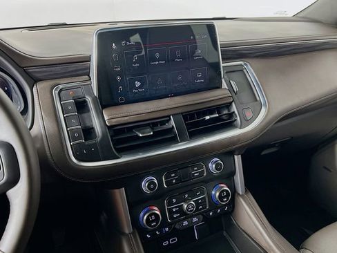 Used 2023 GMC Yukon XL SLT w/ SLT Premium Package AWD/4WD image 17