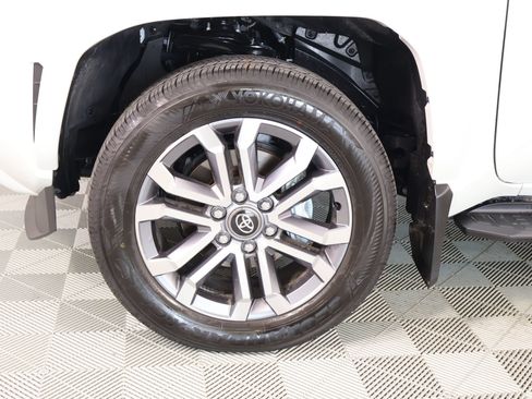 Used 2026 Toyota 4Runner Limited AWD/4WD image 18