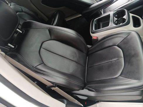 Used 2023 Chrysler Pacifica Touring-L FWD image 25