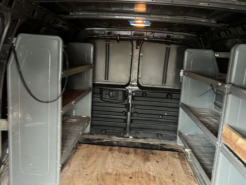 Used 2012 Chevrolet Express 1500 RWD image 2